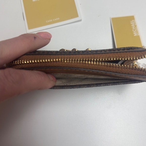 MICHAEL KORS Piper Logo Zip Card Case - Picture 5 of 5